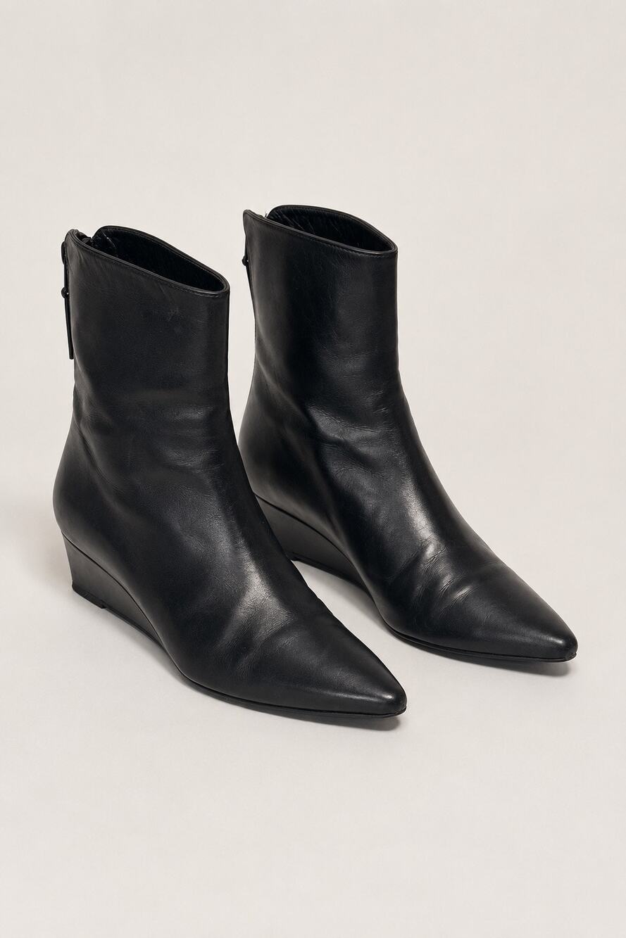 Stuart Weitzman Black Leather Wedge Ankle Boots Women’s Size 8M